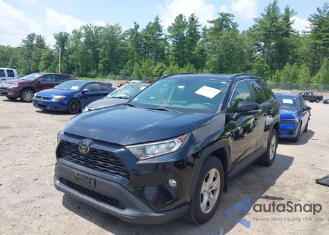 2019 Toyota Rav4 Xle z USA, uszkodzony, nr VIN JTMP1RFV6KD504325